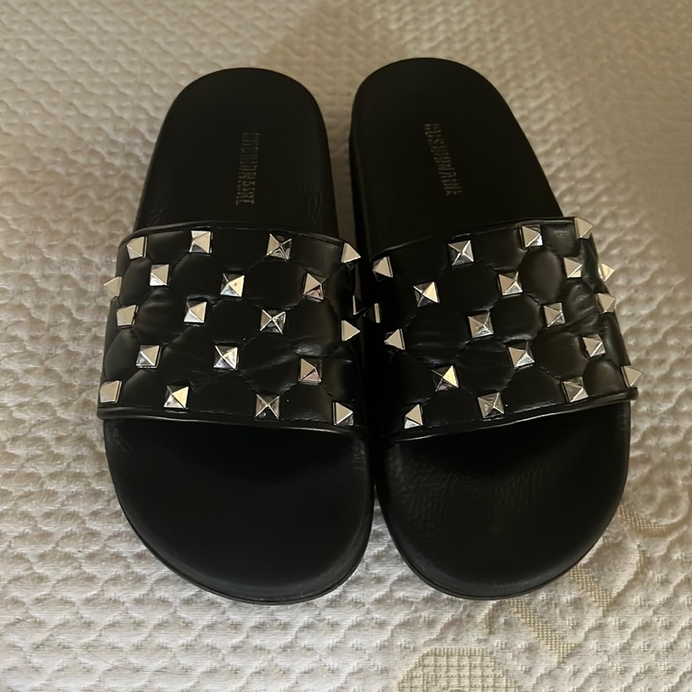 Super cute slides size 8